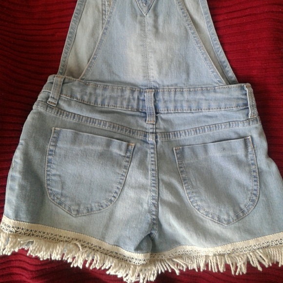 Girls jordache short overalls - Picture 2 of 3